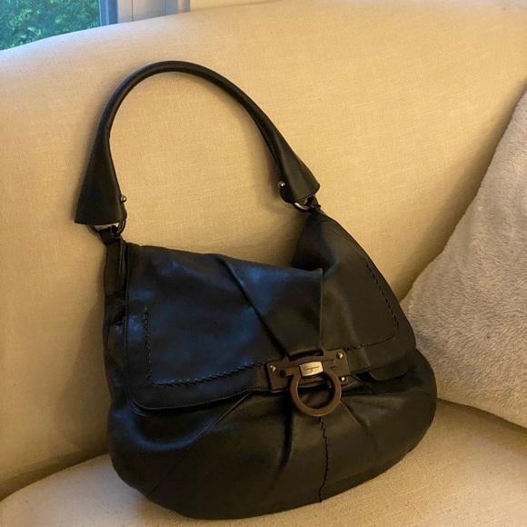 Salvatore FERRAGAMO very large black leather hobo bag - Picture 2 of 13